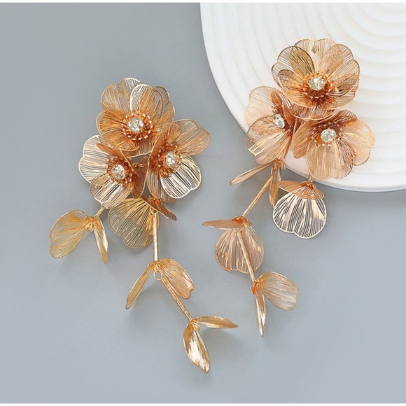 Gold Cascading Flowers Earrings  Kate Middleton. Last one. - Picture 3 of 5